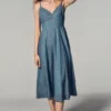Dżinsowa sukienka midi o kroju fit & flare