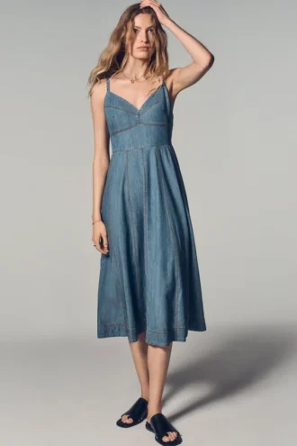 Dżinsowa sukienka midi o kroju fit & flare