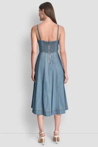 Dżinsowa sukienka midi o kroju fit & flare