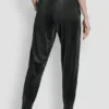 Joggersy slim fit z welurowym haftowanym logo