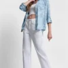 Koszulka z barwionym materiałem i rozcięciem na plecach