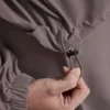 Krótka kurtka z kapturem i logo
