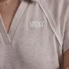 Krótka sukienka polo z logo bez rękawów