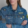 Kurtka typu trucker z naszywkami i przypinkami z dżinsu