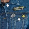 Kurtka typu trucker z naszywkami i przypinkami z dżinsu