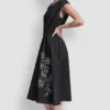Kwiecista sukienka midi o kroju fit & flare