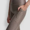 Legginsy z wysoką talią, długości 7/8, z nadrukiem i kieszeniami