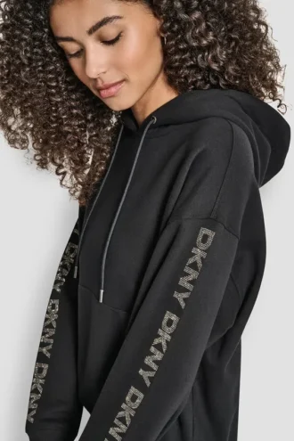 Luźna bluza z kapturem z logo z cyrkoniami na rękawach