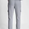 Metaliczne joggersy dresowe z logo w stylu cargo o dopasowanym kroju