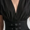 Sukienka midi z marszczeniem i klamrami