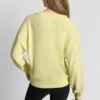 Sweter z dekoltem w serek i metalicznym logo