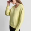 Sweter z dekoltem w serek i metalicznym logo