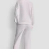 Sweter z dekoltem w serek i metalicznym logo