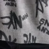 Sweter z dekoltem w serek i nadrukiem logo