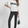Sweter z długimi rękawami, miękkim materiałem typu scuba i logo