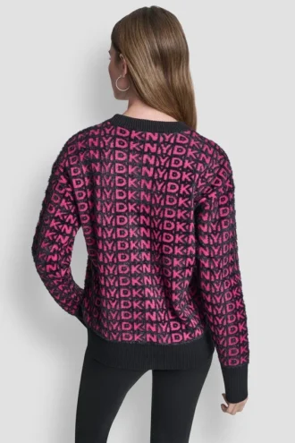 Swetry z nadrukiem logo na całej powierzchni