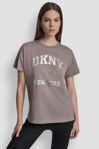 T-shirt z logo DKNY 1989 i ćwiekami