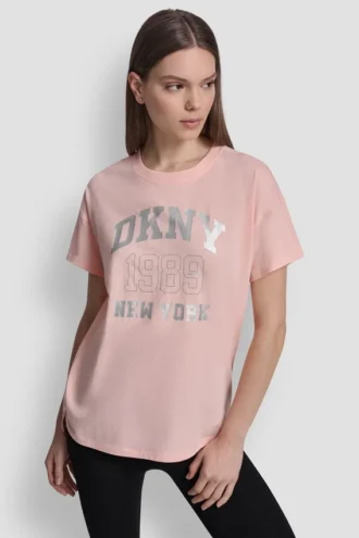 T-shirt z logo DKNY 1989 i ćwiekami