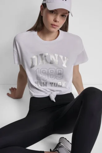 T-shirt z logo DKNY 1989 i ćwiekami