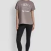T-shirt z logo DKNY 1989 i ćwiekami