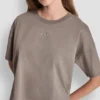 T-shirt z metalicznym logo